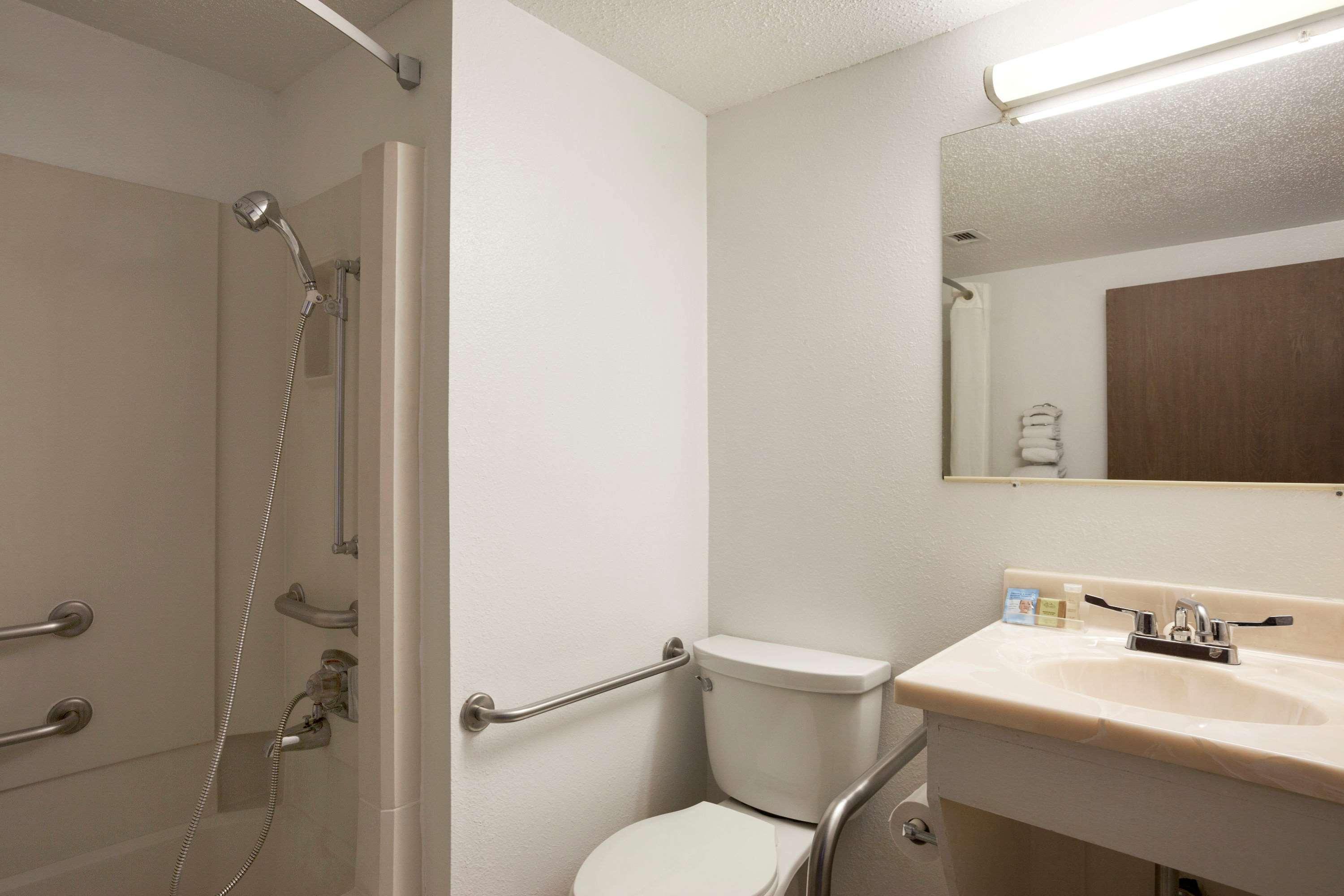 Motel Super 8 By Wyndham Council Bluffs Ia Omaha Ne Area Esterno foto