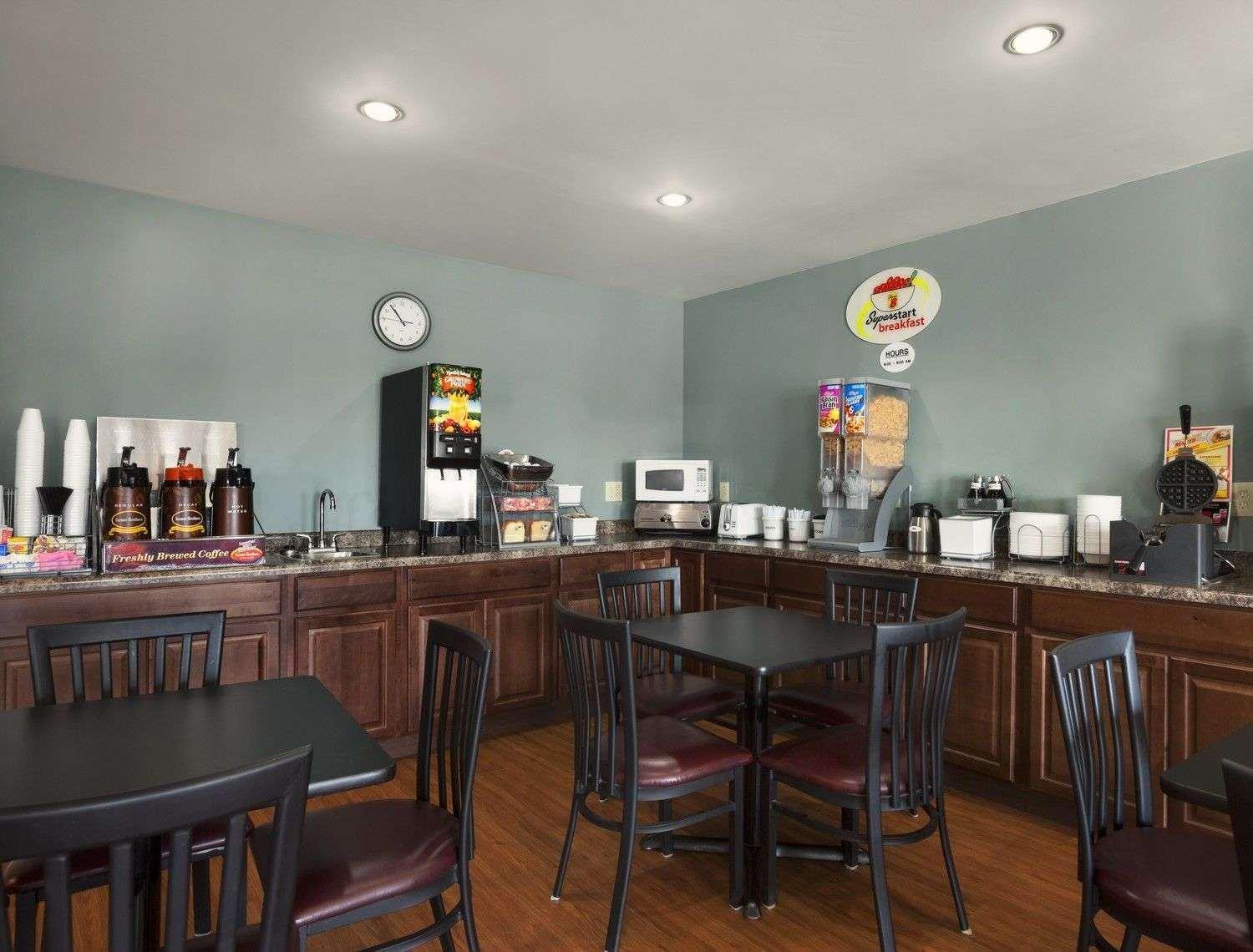 Motel Super 8 By Wyndham Council Bluffs Ia Omaha Ne Area Esterno foto