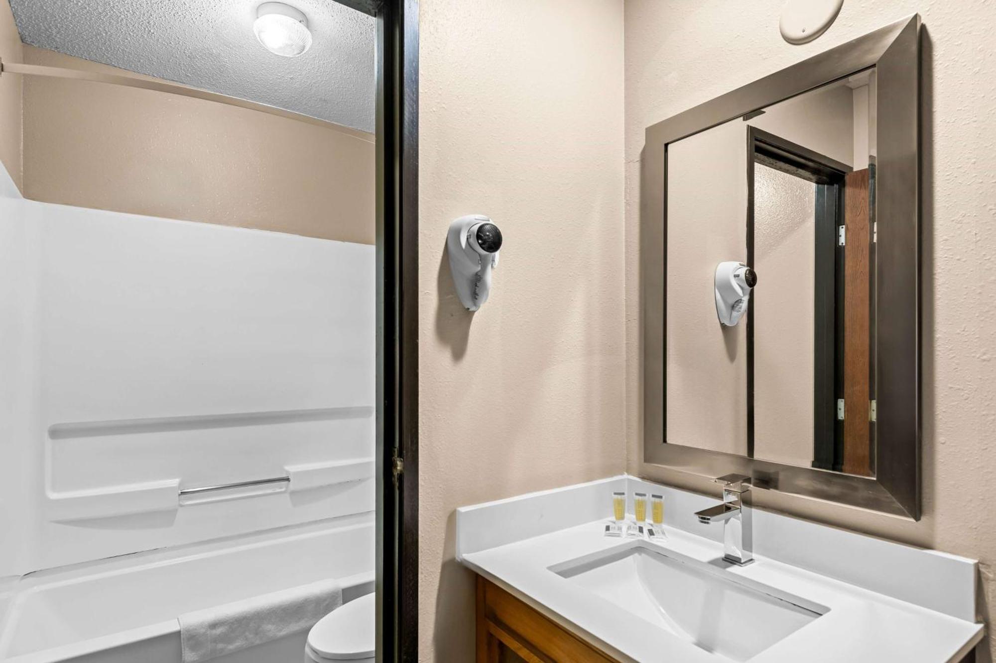 Motel Super 8 By Wyndham Council Bluffs Ia Omaha Ne Area Esterno foto