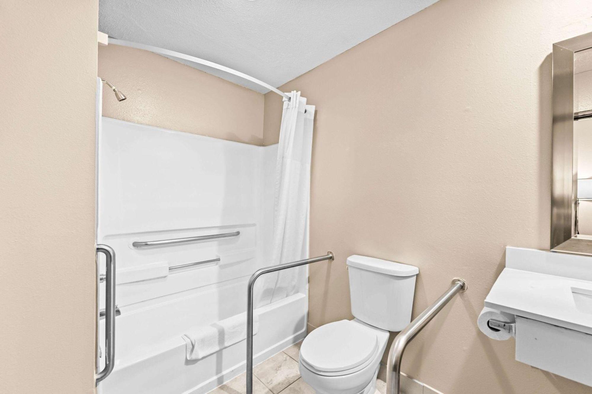 Motel Super 8 By Wyndham Council Bluffs Ia Omaha Ne Area Esterno foto