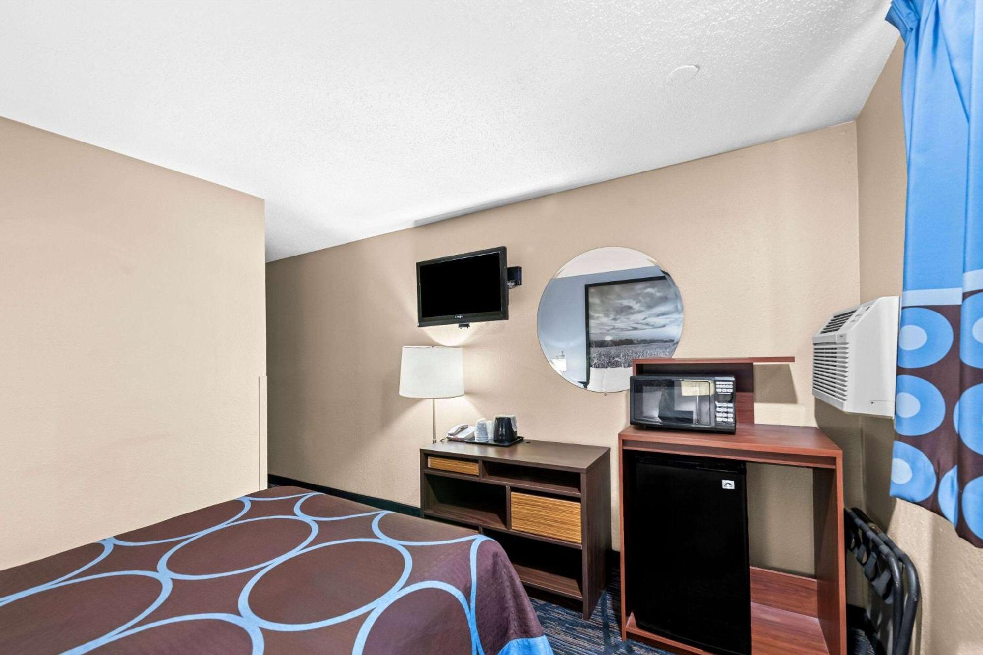 Motel Super 8 By Wyndham Council Bluffs Ia Omaha Ne Area Esterno foto