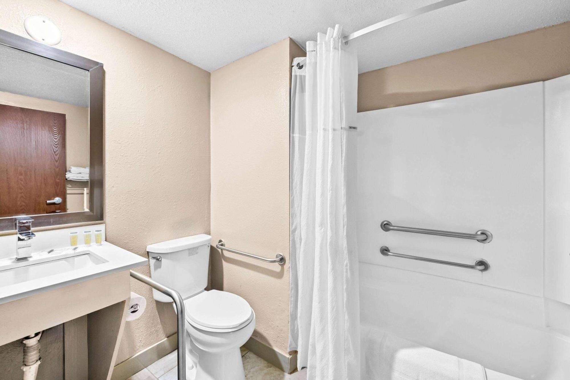Motel Super 8 By Wyndham Council Bluffs Ia Omaha Ne Area Esterno foto